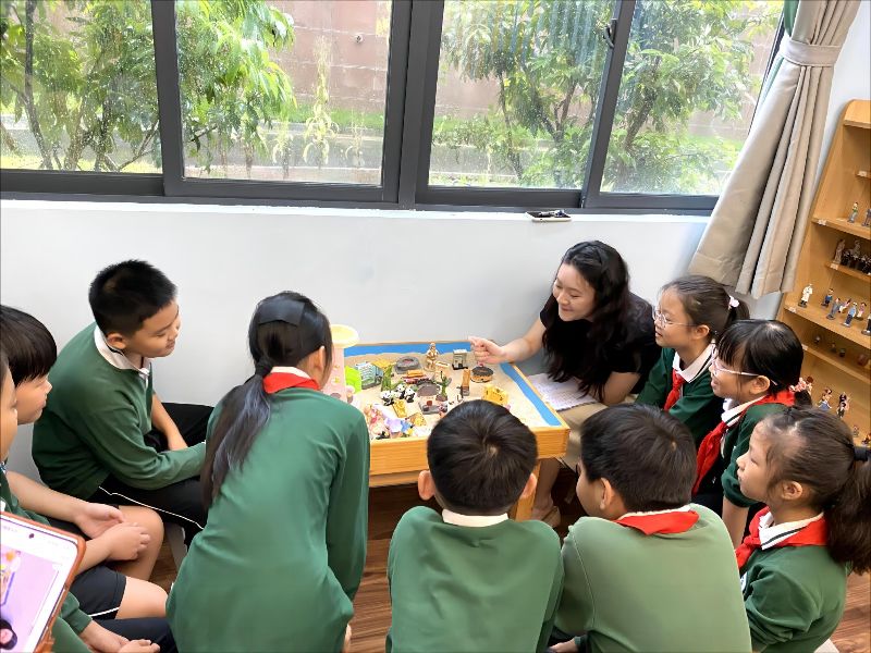 沙盘治疗。通讯员供图(3317882)-20231010114149(1).jpg